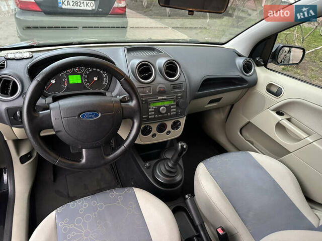 Черный Форд Фиеста, объемом двигателя 1.4 л и пробегом 145 тыс. км за 4000 $, фото 18 на Automoto.ua