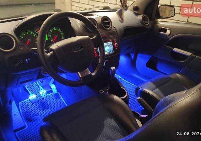 Черный Форд Фиеста, объемом двигателя 2 л и пробегом 206 тыс. км за 5000 $, фото 17 на Automoto.ua