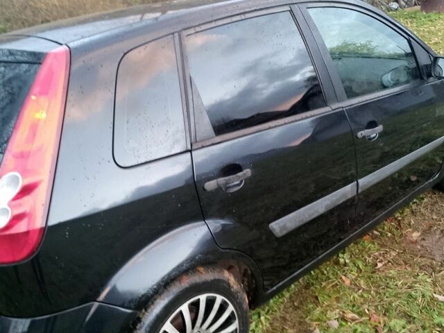 Черный Форд Фиеста, объемом двигателя 1.3 л и пробегом 230 тыс. км за 2500 $, фото 3 на Automoto.ua