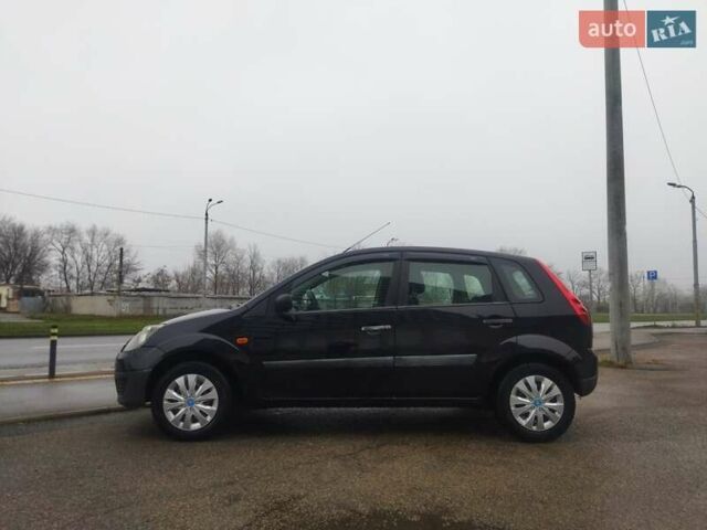 Черный Форд Фиеста, объемом двигателя 1.39 л и пробегом 247 тыс. км за 3000 $, фото 5 на Automoto.ua