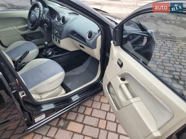 Черный Форд Фиеста, объемом двигателя 1.4 л и пробегом 233 тыс. км за 4650 $, фото 13 на Automoto.ua