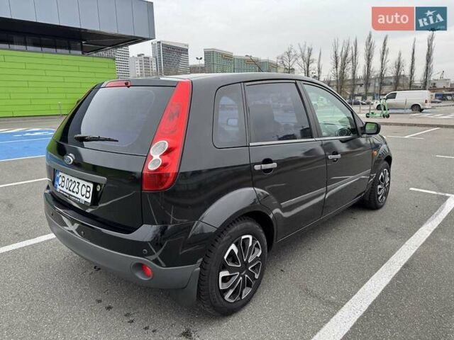 Черный Форд Фиеста, объемом двигателя 1.4 л и пробегом 145 тыс. км за 4350 $, фото 6 на Automoto.ua