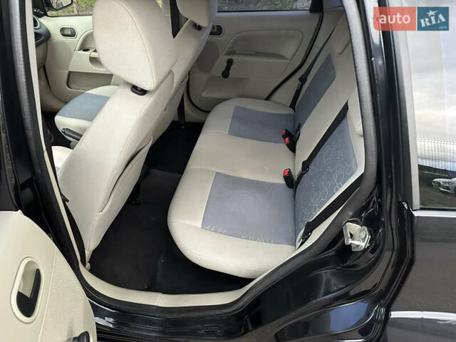 Черный Форд Фиеста, объемом двигателя 1.4 л и пробегом 145 тыс. км за 4000 $, фото 16 на Automoto.ua