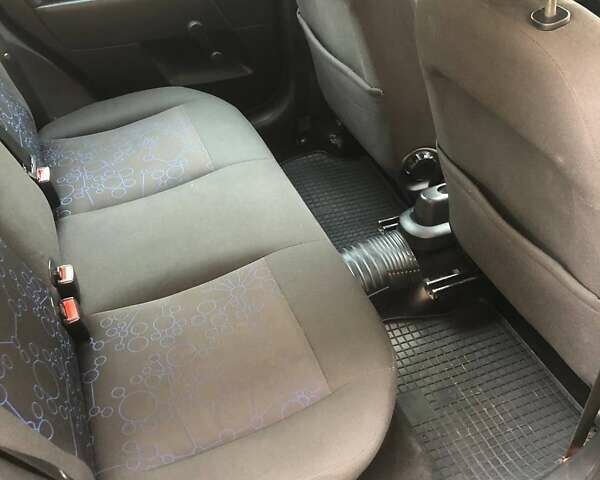 Черный Форд Фиеста, объемом двигателя 1.39 л и пробегом 234 тыс. км за 4400 $, фото 11 на Automoto.ua