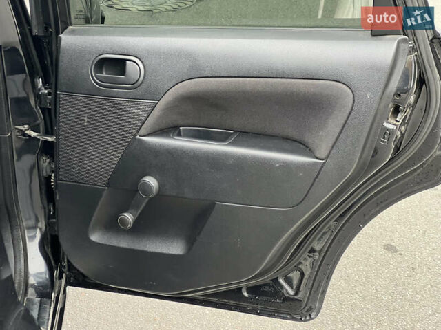 Черный Форд Фиеста, объемом двигателя 1.3 л и пробегом 251 тыс. км за 3500 $, фото 46 на Automoto.ua