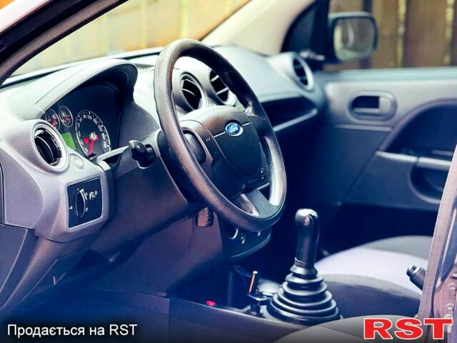 Черный Форд Фиеста, объемом двигателя 1.2 л и пробегом 160 тыс. км за 3999 $, фото 4 на Automoto.ua