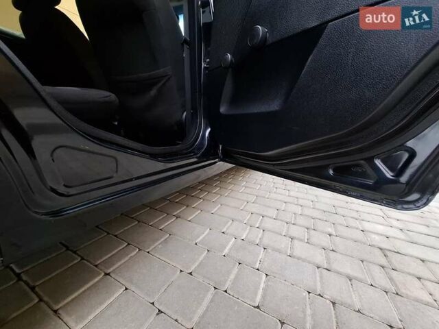 Черный Форд Фиеста, объемом двигателя 1.39 л и пробегом 220 тыс. км за 3800 $, фото 27 на Automoto.ua