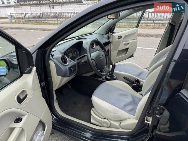 Черный Форд Фиеста, объемом двигателя 1.4 л и пробегом 145 тыс. км за 4350 $, фото 22 на Automoto.ua