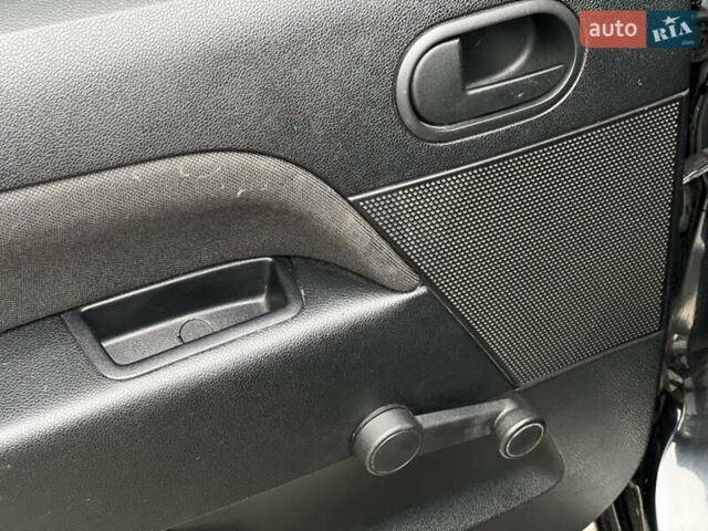 Черный Форд Фиеста, объемом двигателя 1.3 л и пробегом 251 тыс. км за 3500 $, фото 39 на Automoto.ua