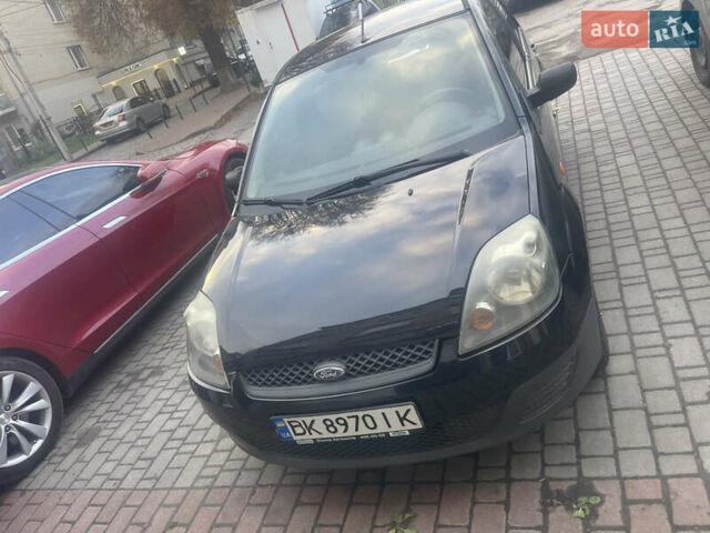 Чорний Форд Фієста, об'ємом двигуна 1.3 л та пробігом 190 тис. км за 3350 $, фото 1 на Automoto.ua