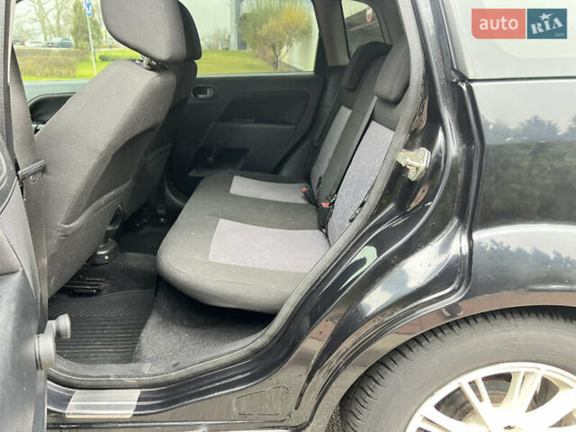 Черный Форд Фиеста, объемом двигателя 1.3 л и пробегом 251 тыс. км за 3500 $, фото 40 на Automoto.ua