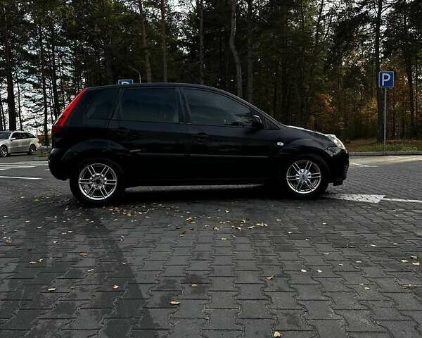 Черный Форд Фиеста, объемом двигателя 1.3 л и пробегом 265 тыс. км за 4500 $, фото 3 на Automoto.ua