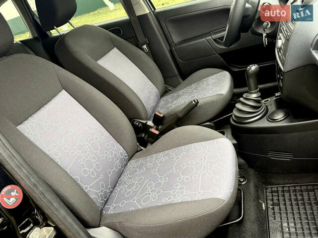 Черный Форд Фиеста, объемом двигателя 1.39 л и пробегом 112 тыс. км за 5899 $, фото 19 на Automoto.ua