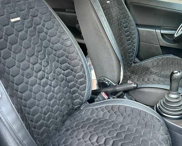 Черный Форд Фиеста, объемом двигателя 1.24 л и пробегом 194 тыс. км за 4200 $, фото 6 на Automoto.ua