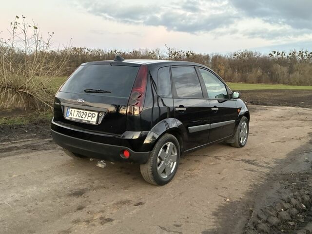 Черный Форд Фиеста, объемом двигателя 1.4 л и пробегом 250 тыс. км за 4000 $, фото 5 на Automoto.ua