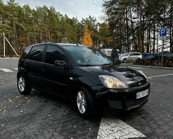 Черный Форд Фиеста, объемом двигателя 1.3 л и пробегом 265 тыс. км за 4500 $, фото 1 на Automoto.ua