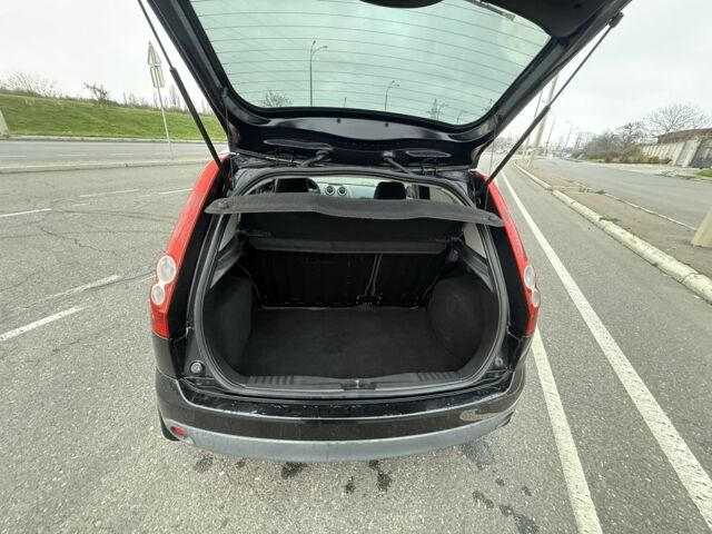 Черный Форд Фиеста, объемом двигателя 1.2 л и пробегом 116 тыс. км за 3800 $, фото 9 на Automoto.ua