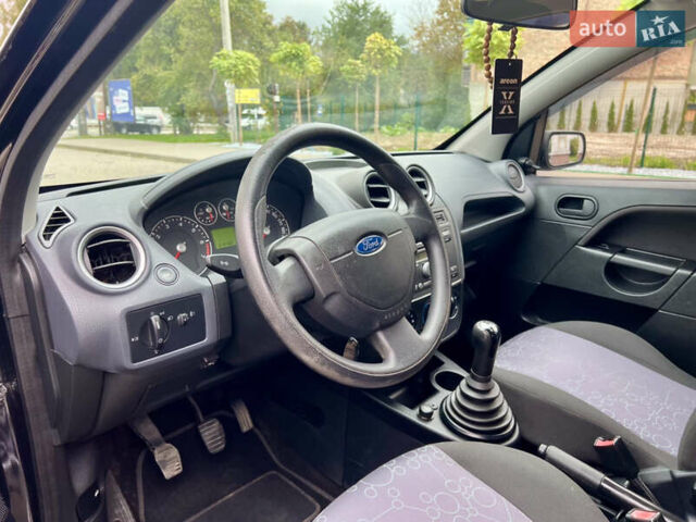 Чорний Форд Фієста, об'ємом двигуна 1.4 л та пробігом 215 тис. км за 3950 $, фото 10 на Automoto.ua