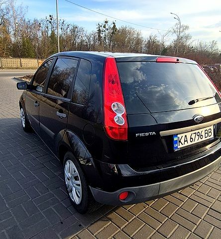 Чорний Форд Фієста, об'ємом двигуна 1.3 л та пробігом 153 тис. км за 4200 $, фото 3 на Automoto.ua