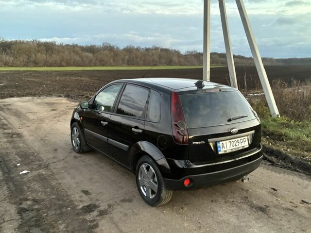 Черный Форд Фиеста, объемом двигателя 1.4 л и пробегом 250 тыс. км за 4000 $, фото 3 на Automoto.ua