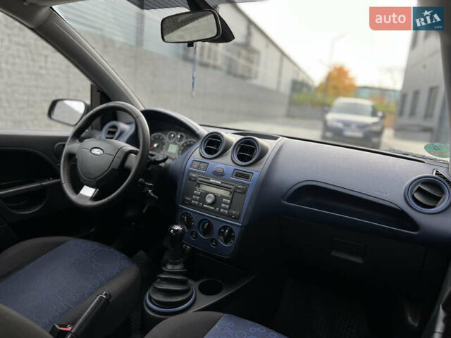 Черный Форд Фиеста, объемом двигателя 1.4 л и пробегом 184 тыс. км за 4750 $, фото 53 на Automoto.ua
