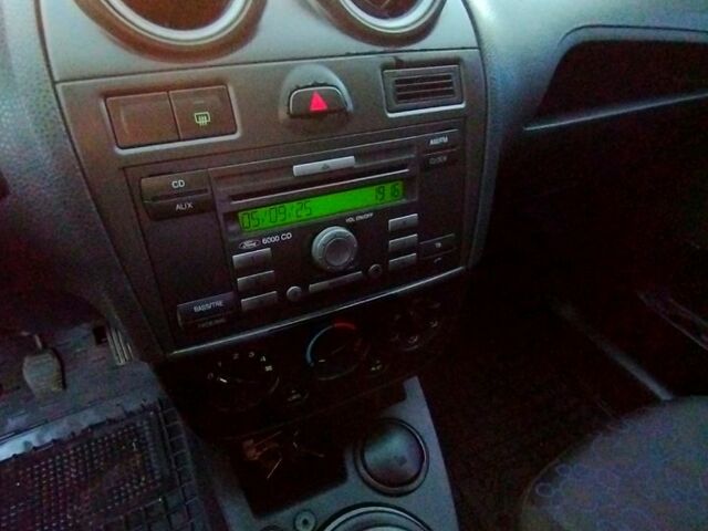 Чорний Форд Фієста, об'ємом двигуна 1.4 л та пробігом 0 тис. км за 4000 $, фото 7 на Automoto.ua