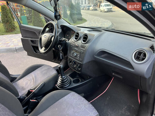 Черный Форд Фиеста, объемом двигателя 1.4 л и пробегом 210 тыс. км за 4200 $, фото 16 на Automoto.ua