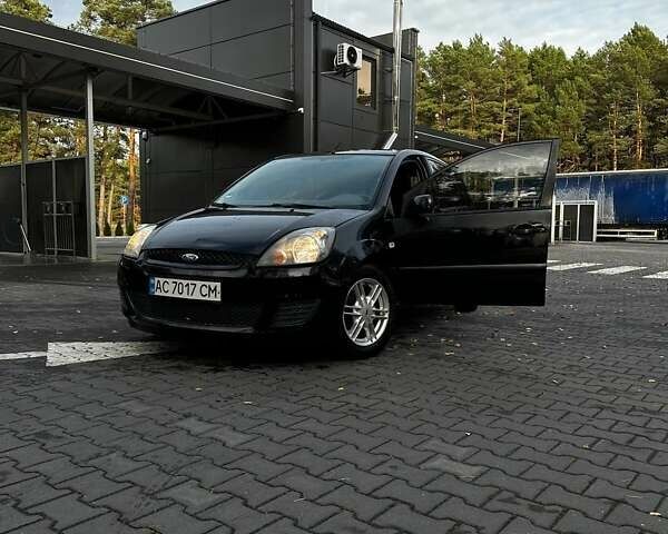 Черный Форд Фиеста, объемом двигателя 1.3 л и пробегом 265 тыс. км за 4500 $, фото 2 на Automoto.ua