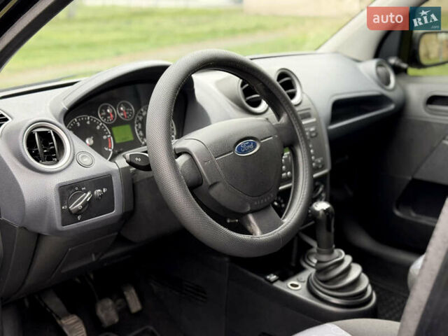 Черный Форд Фиеста, объемом двигателя 1.39 л и пробегом 112 тыс. км за 5899 $, фото 12 на Automoto.ua