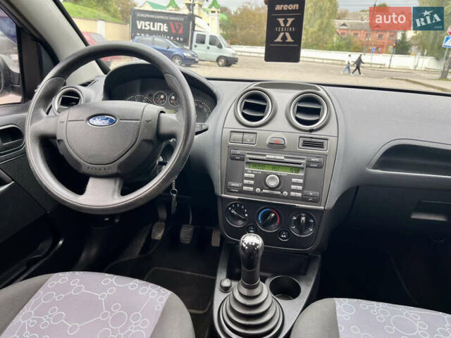 Чорний Форд Фієста, об'ємом двигуна 1.4 л та пробігом 215 тис. км за 3950 $, фото 12 на Automoto.ua
