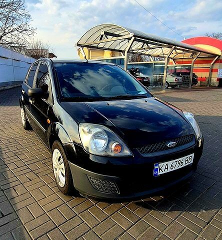 Чорний Форд Фієста, об'ємом двигуна 1.3 л та пробігом 153 тис. км за 4200 $, фото 1 на Automoto.ua