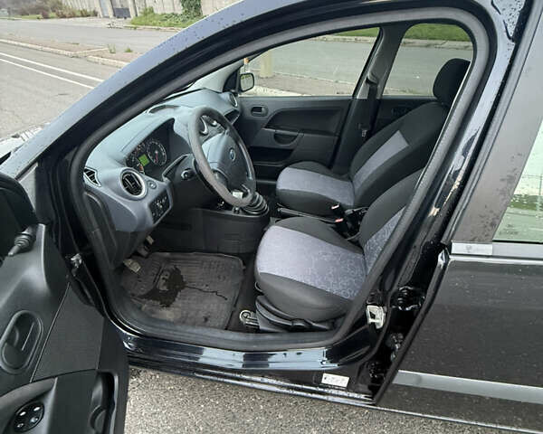 Черный Форд Фиеста, объемом двигателя 1.25 л и пробегом 116 тыс. км за 3800 $, фото 11 на Automoto.ua