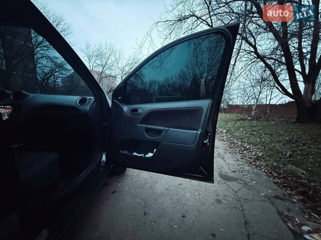 Чорний Форд Фієста, об'ємом двигуна 1.25 л та пробігом 246 тис. км за 4300 $, фото 14 на Automoto.ua