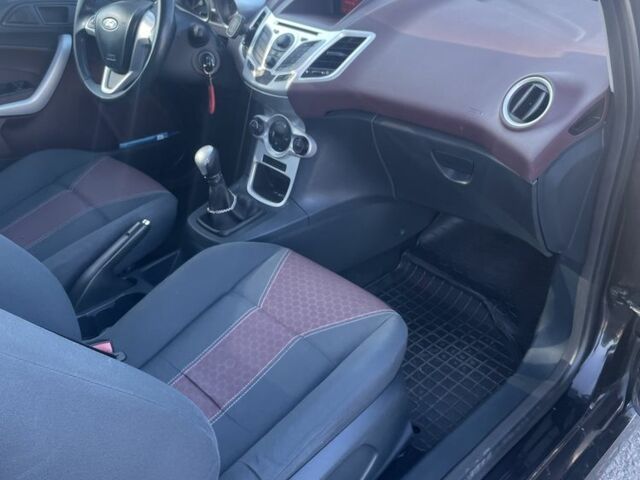 Черный Форд Фиеста, объемом двигателя 1.4 л и пробегом 148 тыс. км за 4200 $, фото 4 на Automoto.ua