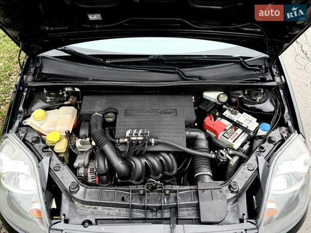 Черный Форд Фиеста, объемом двигателя 1.39 л и пробегом 112 тыс. км за 5899 $, фото 23 на Automoto.ua