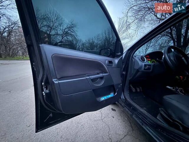 Чорний Форд Фієста, об'ємом двигуна 1.25 л та пробігом 246 тис. км за 4300 $, фото 17 на Automoto.ua