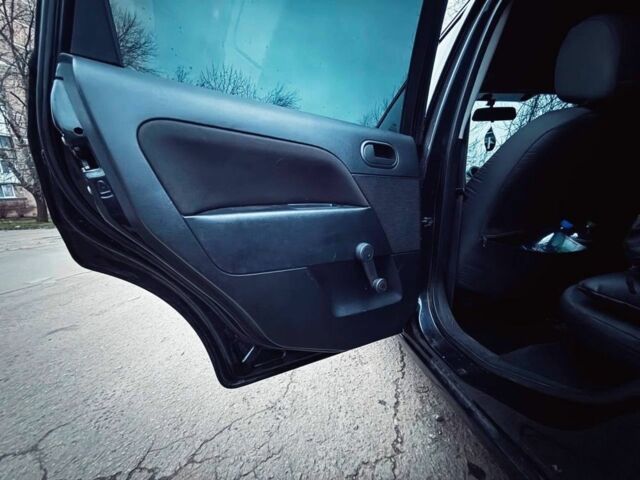 Чорний Форд Фієста, об'ємом двигуна 1.2 л та пробігом 246 тис. км за 4300 $, фото 9 на Automoto.ua