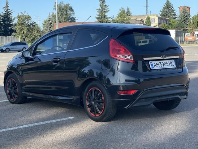 Черный Форд Фиеста, объемом двигателя 1.4 л и пробегом 148 тыс. км за 4200 $, фото 2 на Automoto.ua