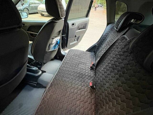 Черный Форд Фиеста, объемом двигателя 1.2 л и пробегом 193 тыс. км за 4873 $, фото 4 на Automoto.ua