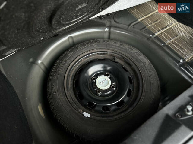 Черный Форд Фиеста, объемом двигателя 1.4 л и пробегом 184 тыс. км за 4750 $, фото 67 на Automoto.ua