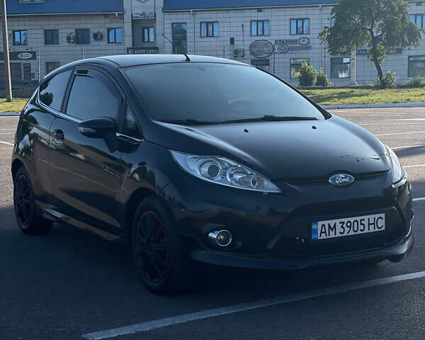 Черный Форд Фиеста, объемом двигателя 1.4 л и пробегом 148 тыс. км за 4399 $, фото 3 на Automoto.ua