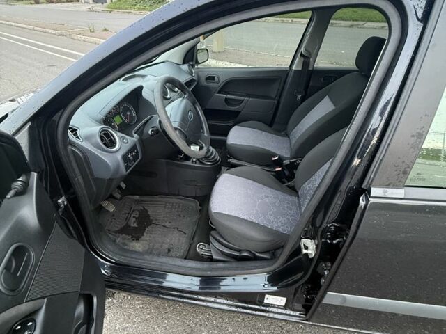 Черный Форд Фиеста, объемом двигателя 1.2 л и пробегом 116 тыс. км за 3800 $, фото 12 на Automoto.ua