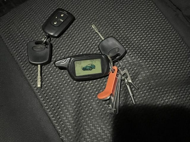 Чорний Форд Фієста, об'ємом двигуна 1.2 л та пробігом 246 тис. км за 4300 $, фото 17 на Automoto.ua