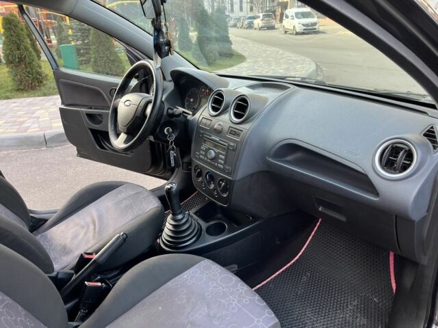 Чорний Форд Фієста, об'ємом двигуна 1.4 л та пробігом 210 тис. км за 4200 $, фото 18 на Automoto.ua