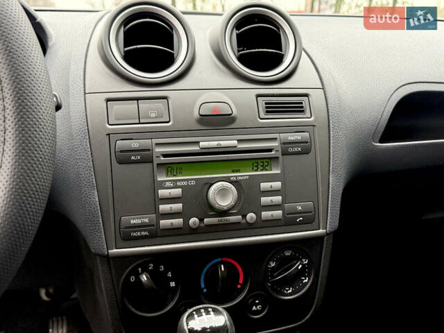 Черный Форд Фиеста, объемом двигателя 1.39 л и пробегом 112 тыс. км за 5899 $, фото 15 на Automoto.ua