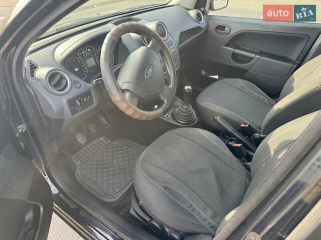 Черный Форд Фиеста, объемом двигателя 1.4 л и пробегом 117 тыс. км за 4500 $, фото 9 на Automoto.ua