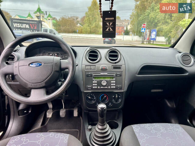 Чорний Форд Фієста, об'ємом двигуна 1.4 л та пробігом 215 тис. км за 3950 $, фото 13 на Automoto.ua