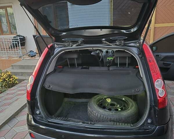 Чорний Форд Фієста, об'ємом двигуна 1.39 л та пробігом 148 тис. км за 4400 $, фото 5 на Automoto.ua