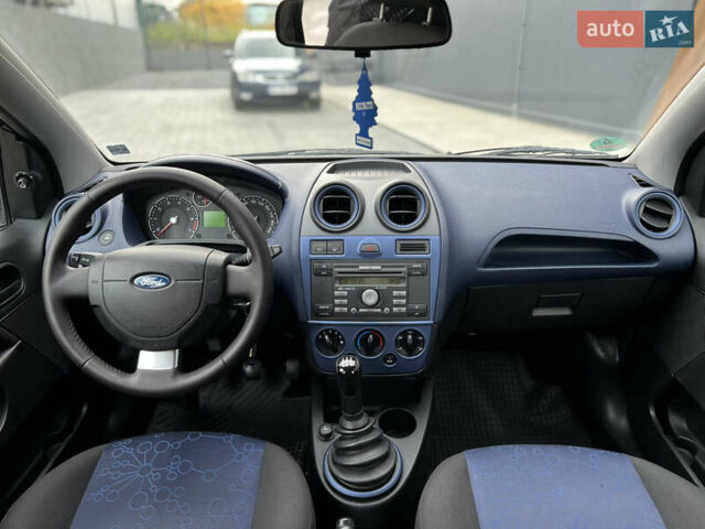 Черный Форд Фиеста, объемом двигателя 1.4 л и пробегом 184 тыс. км за 4750 $, фото 57 на Automoto.ua
