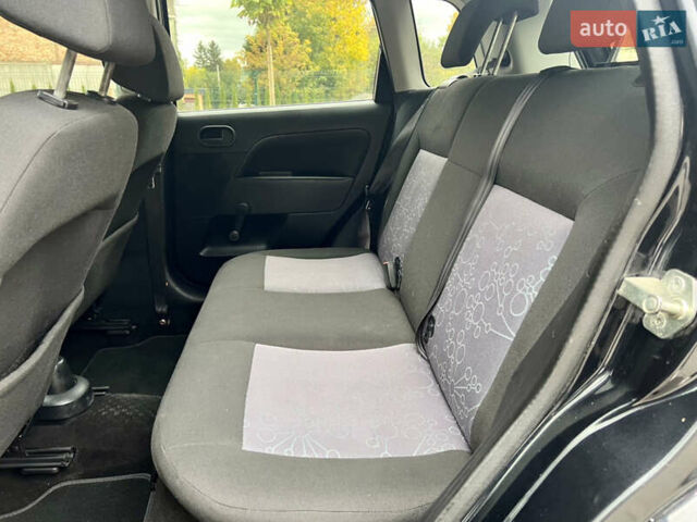 Чорний Форд Фієста, об'ємом двигуна 1.4 л та пробігом 215 тис. км за 3950 $, фото 17 на Automoto.ua